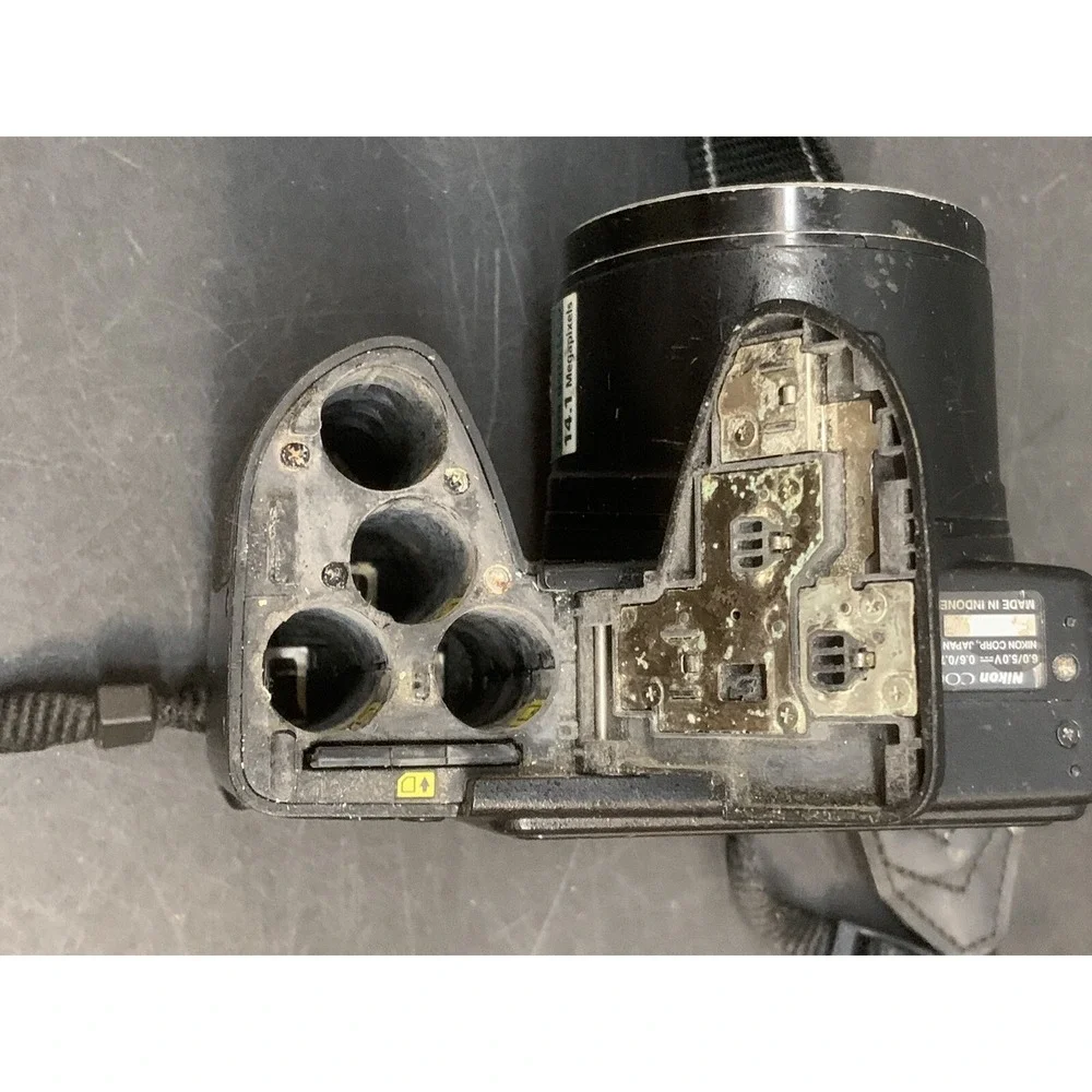 Nikon Coolpix L310 14.1 MP Digital Camera FOR PARTS NOT WORKING